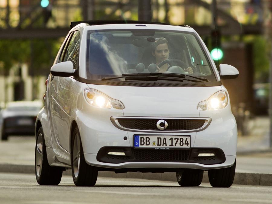  Smart ForTwo Cabrio Edition Iceshine 2012 года  (фото 16 из 19)